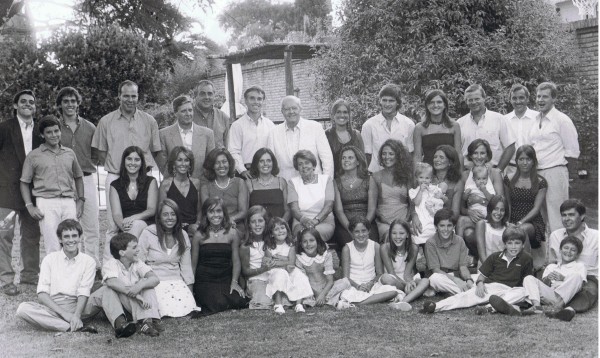 Blanca Gomensoro con su marido Luis R. Gari, hijos y nietos